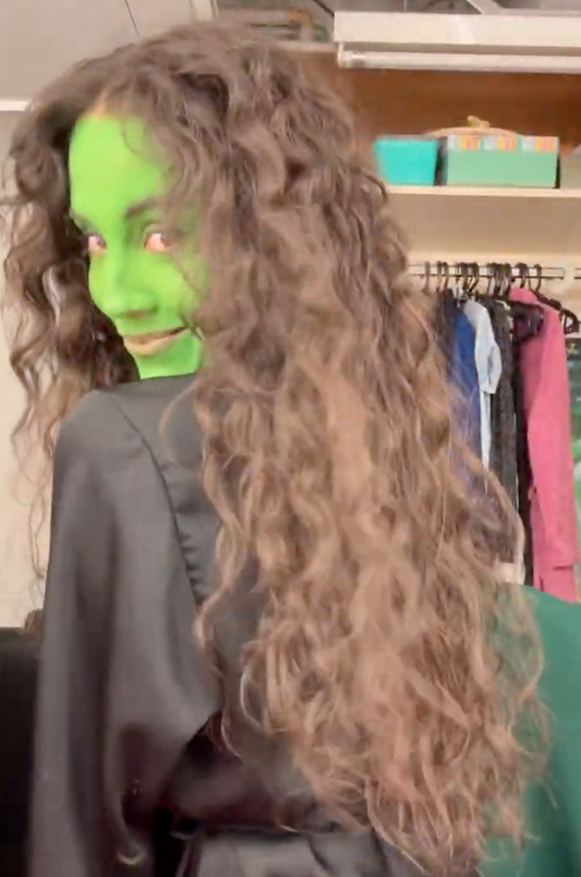 Camila Coiffeur apresenta: como Myra Ruiz, a Elphaba brasileira, conquistou cachos mais definidos