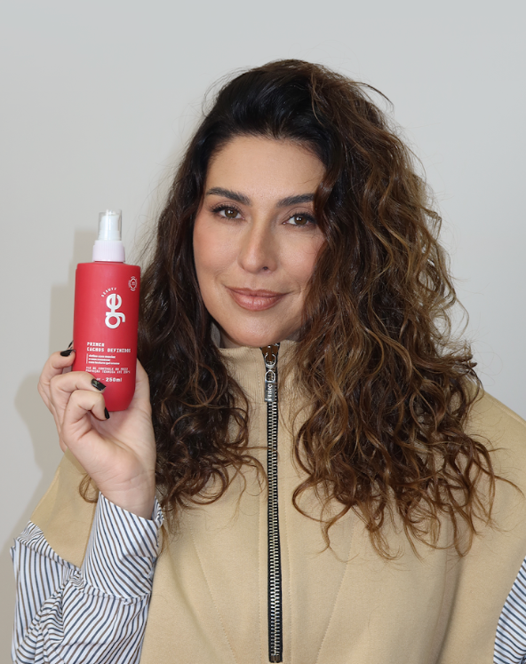 Camila Coiffeur apresenta: Fe Paes Leme redescobre a textura natural do próprio cabelo