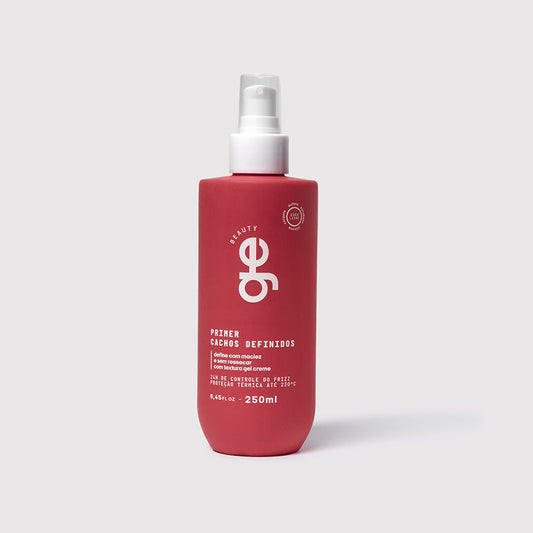 Primer Cachos Definidos: definição e efeito antifrizz por 24 horas