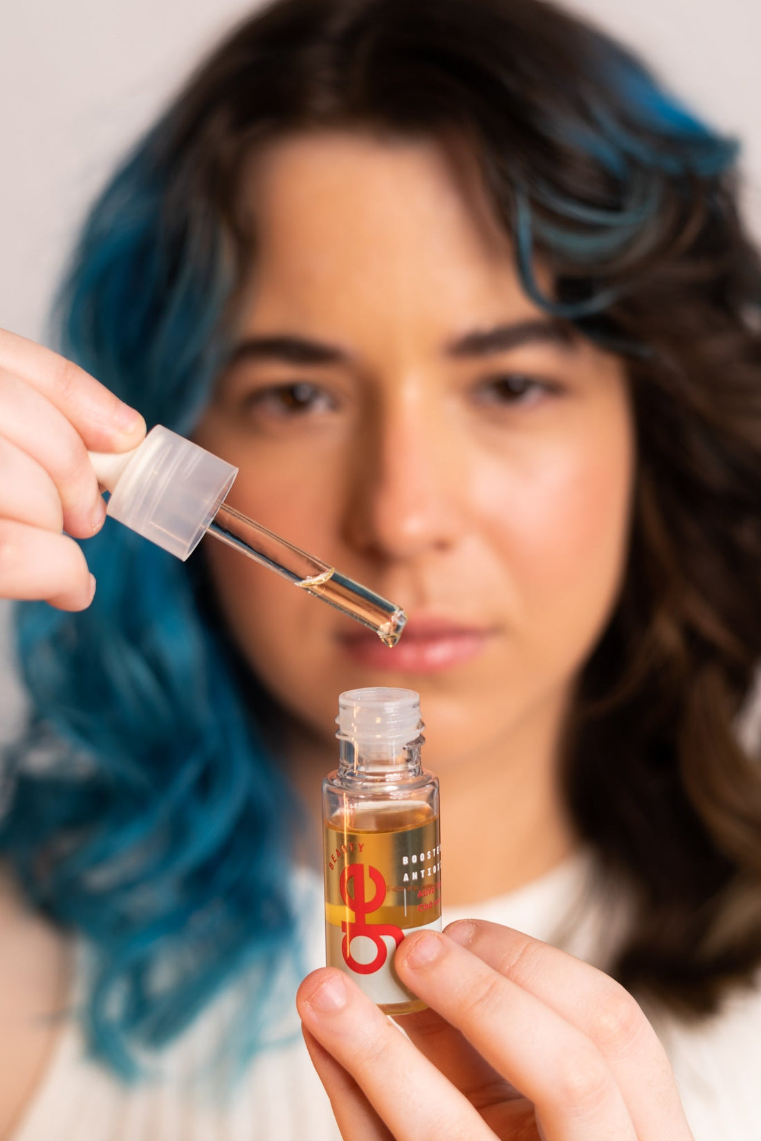 Adeus desbotamento: use o booster antioxidante e prolongue a vida da cor dos seus cabelos